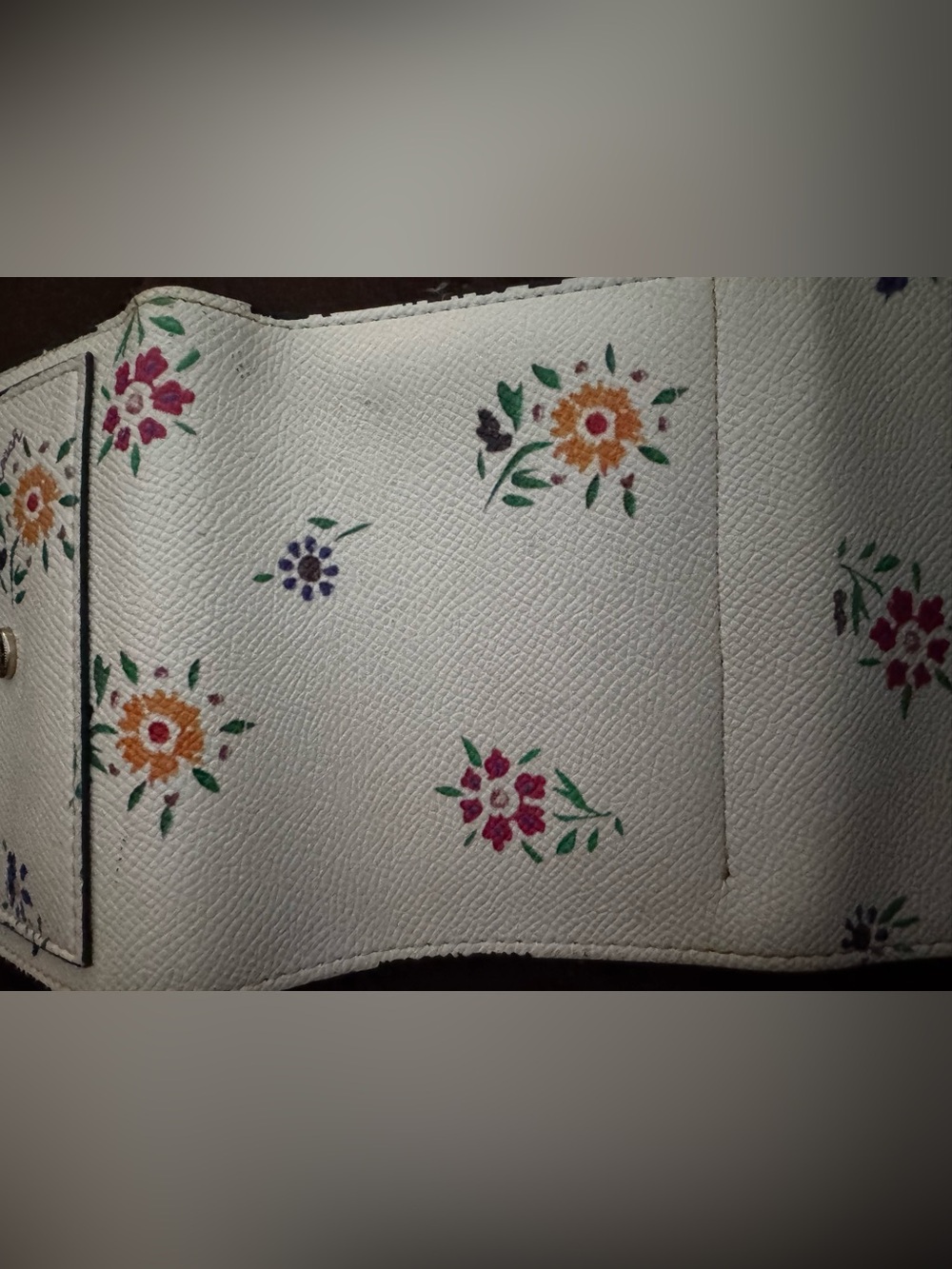 COACH not authentic White Floral Small Wallet – White Floral Print - Picture 3 of 5